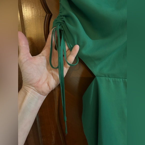 Superdown One-Shoulder Aimey Green Romper sized Medium #1032 - Picture 3 of 6